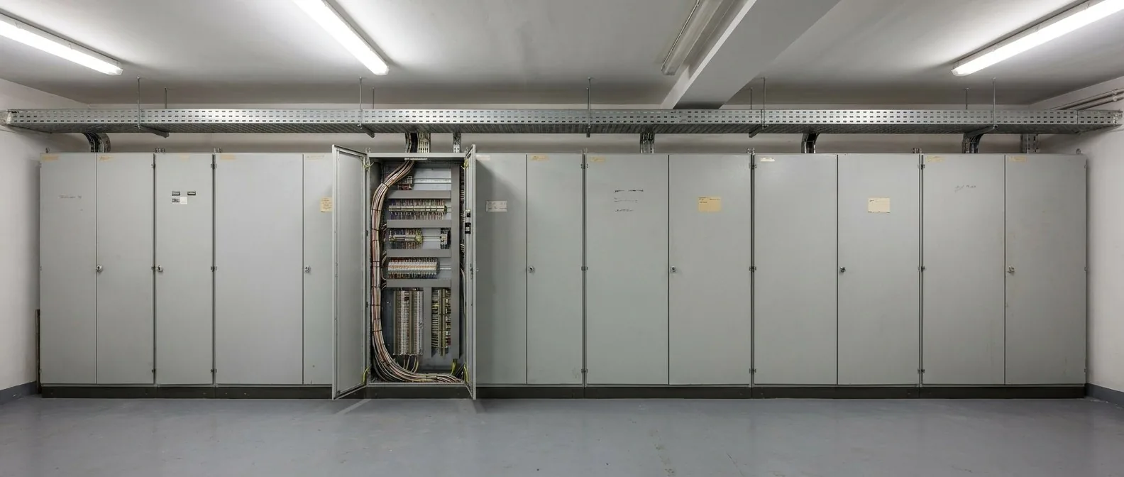 Local technique où se relève le marquage de gamme d'une centrale d'appel malade