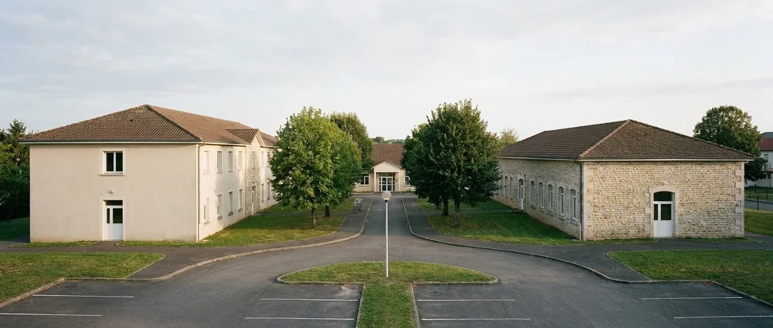 Établissement savoyard implanté sur un site à bâtiments séparés